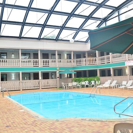 Elk Grove Hotel เอลค์โกรฟ วิลเลจ ภายนอก รูปภาพ