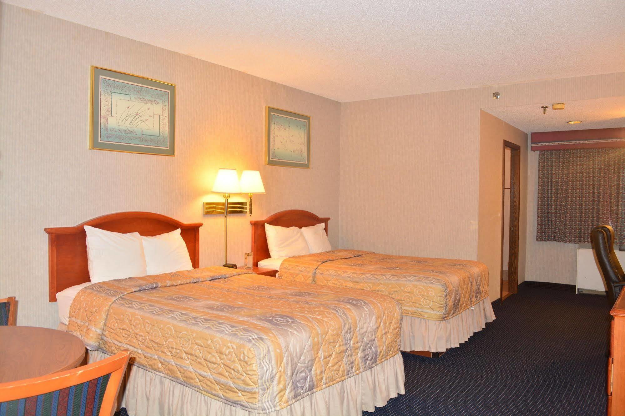 Elk Grove Hotel เอลค์โกรฟ วิลเลจ ภายนอก รูปภาพ