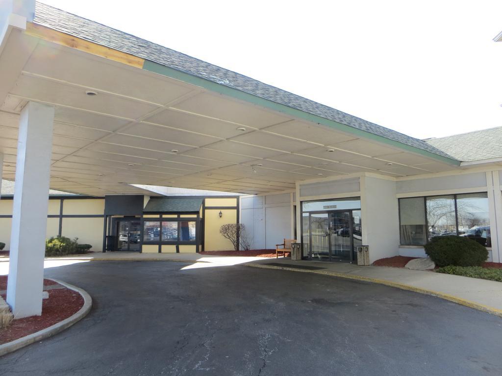 Elk Grove Hotel เอลค์โกรฟ วิลเลจ ภายนอก รูปภาพ